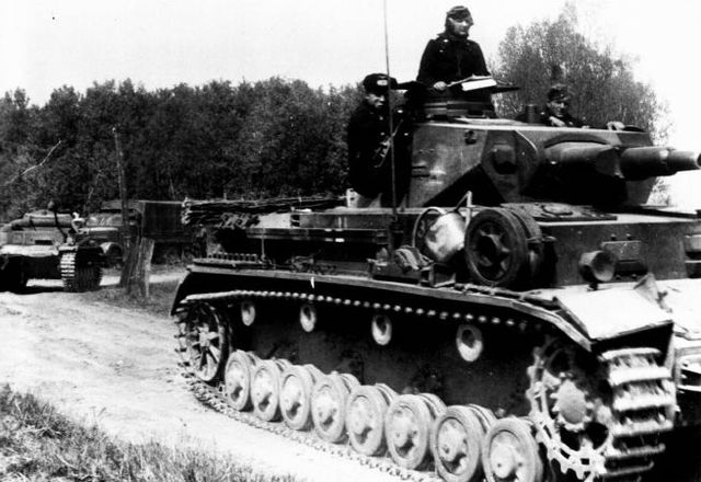 Panzer IV Ausf B a la cabeza de una columna en dirección a Sedán. Mayo de 1940