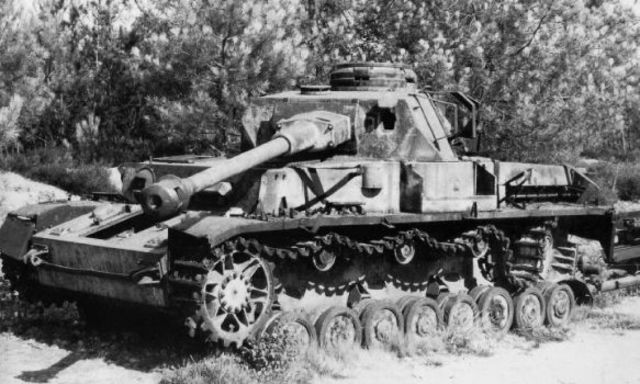 Panzer IV puesto fuera de combate en Ucrania. Otoño de 1943