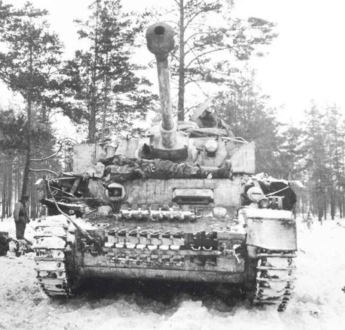 Panzer IV de la Panzer Lehr en los alrededores de Bastogne. Diciembre de 1944