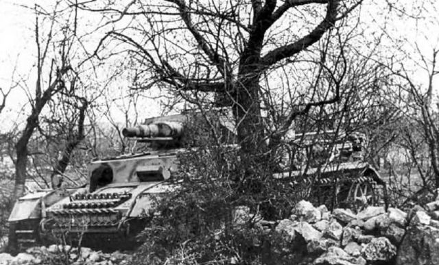 Panzer IV Ausf F1 camuflado en los alrededores de Kharkov. Primavera de 1942