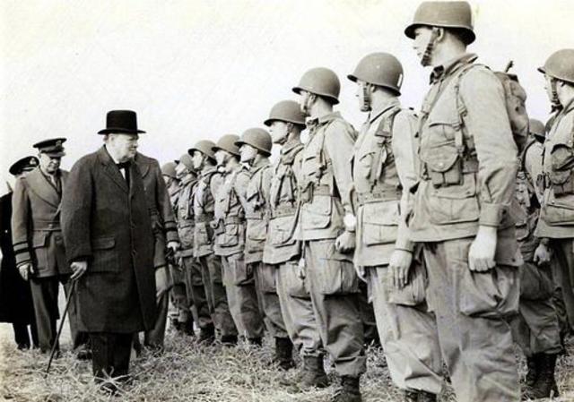 Una visita de Churchill y Eisenhower a los hombres del 506º PIR