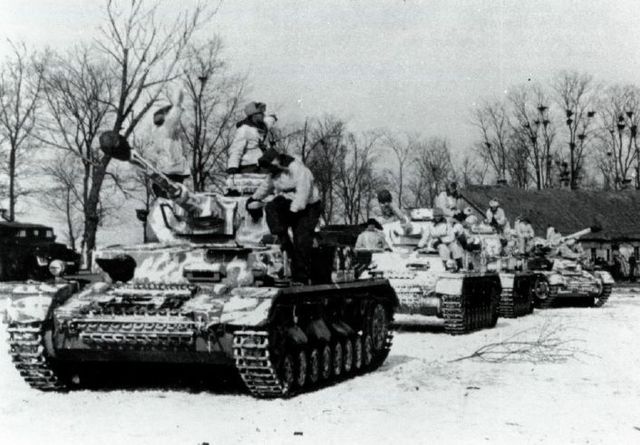 Compañía de Panzer IV del SS Panzerkorps durante el contrataque en Kharkov. Febrero-Marzo de 1943