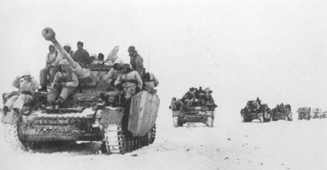 Columna de Panzers IV Ausf H del Kampfgruppe Bäke durante los combates en Korsun-Cherkassy. Febrero 1944