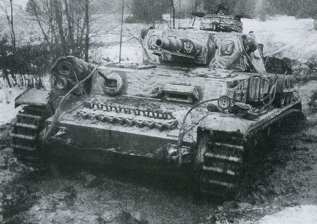 Panzer IV Ausf F1 de la 5ª Panzer Division durante el avance final a hacia Moscú. Noviembre de 1941