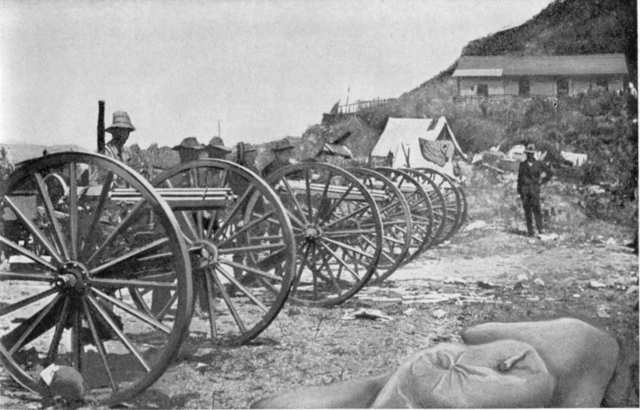 Una batería de ametralladoras Gatling en Baiquiri, antes de comenzar la guerra Hispanoamericana
