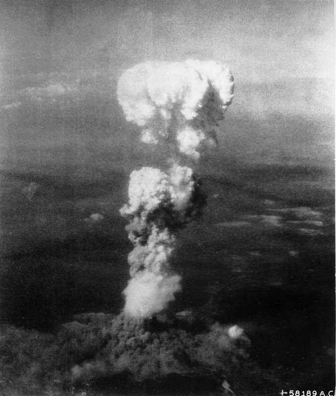 Nube atómica sobre Hiroshima