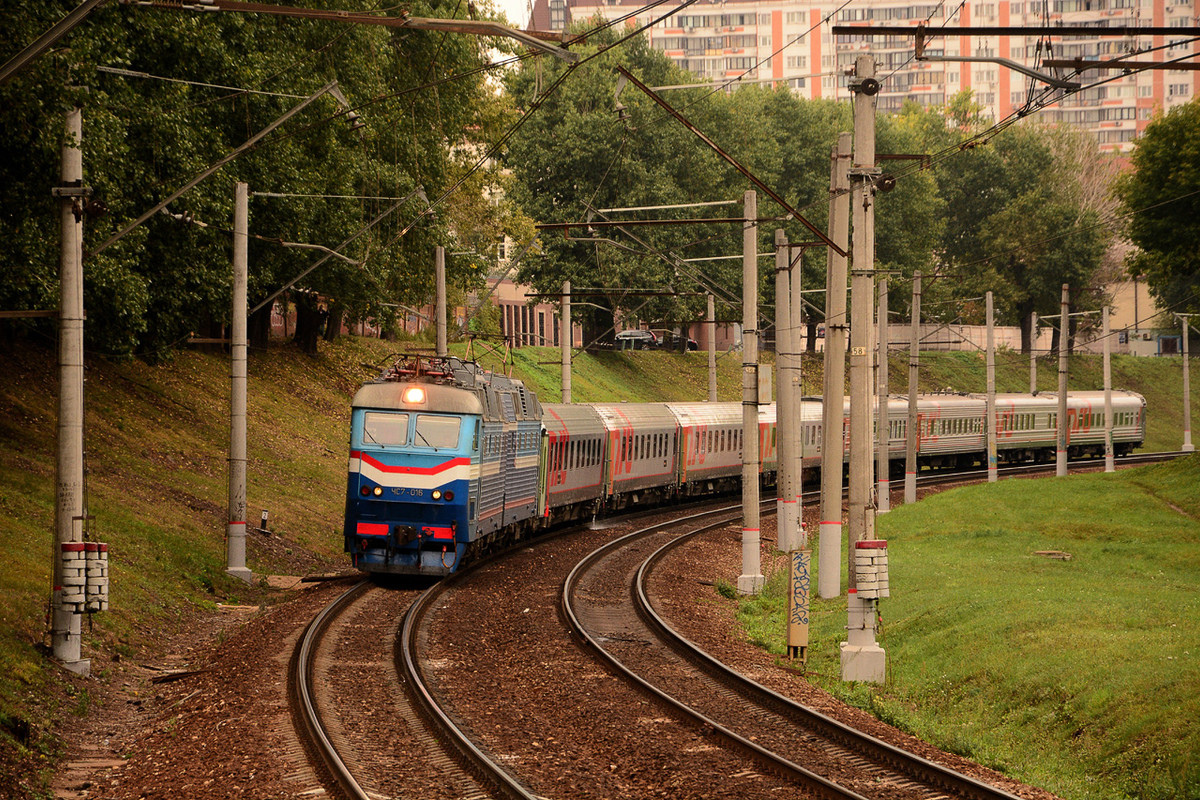 Москва варшава. Железная дорога Москва Варшава. Полонез Москва Варшава. Чс7 063 авария. Поезд Москва Варшава.