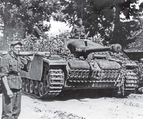 Un StuG III Ausf G de Sturmgeschütze Brigade 202 en Curlandia. Verano de 1944