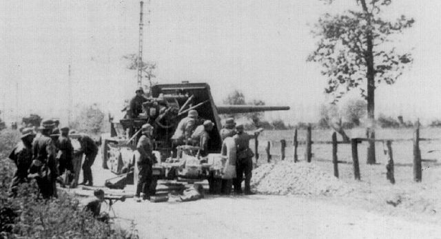 Un 88 mm en acción en la zona de Bernes, cerca de Dunkerque. Mayo de 1940