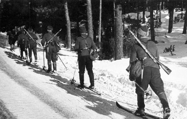 Patrulla finlandesa vigilando la frontera con la URSS. La imagen es de unos meses antes del comienzo de la Operación Barbarroja